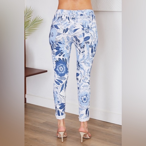 (6175-BLU-WHT) BLUE TROPICAL FLOWERS PRINT CRINKLE JOGGER WITH POCKETS - Picture 2 of 4